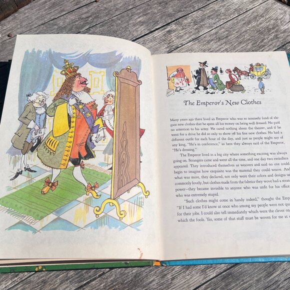 Childrens Book - Flip - Two Sections - Dandelion Library - Picture 7 of 10